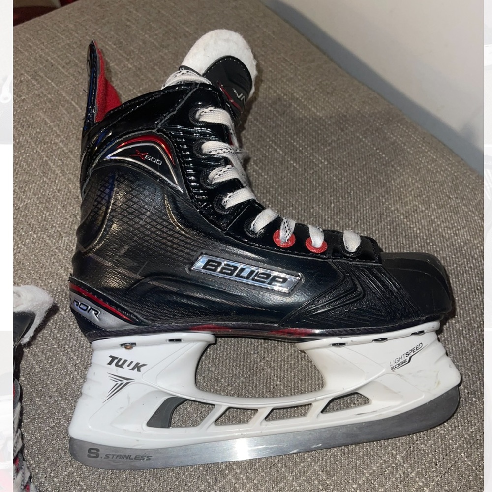 **SOLD** Bauer Vaper X600 Junior Hockey Skates - Picture 3 of 8